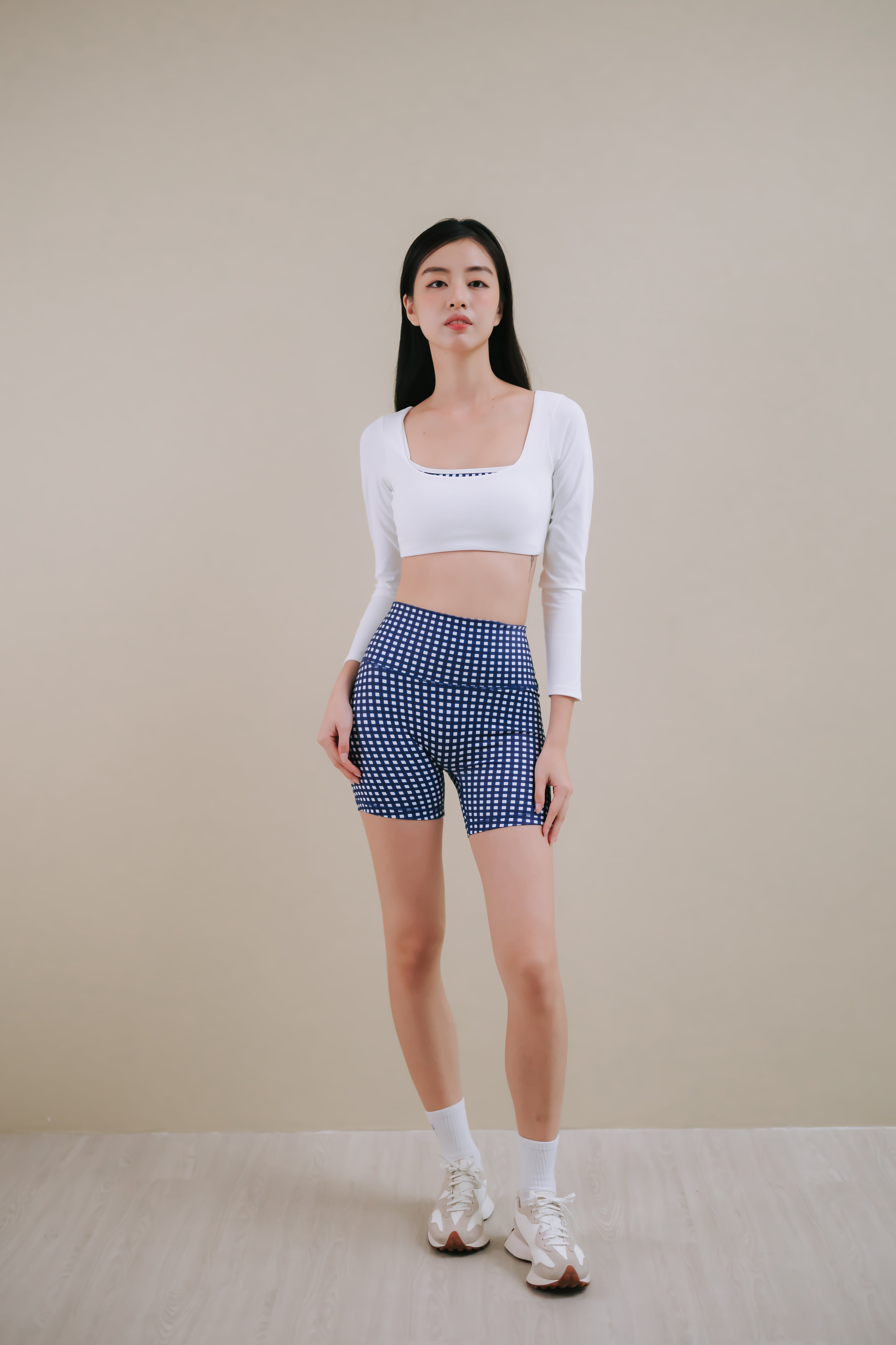 Hera Aura Fit Long Sleeve White Crop