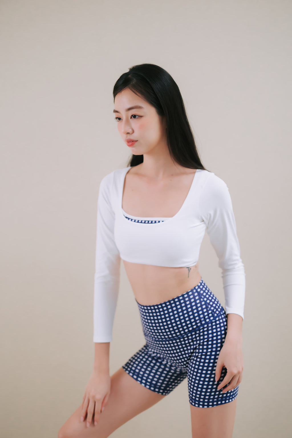 Hera Aura Fit Long Sleeve White Crop