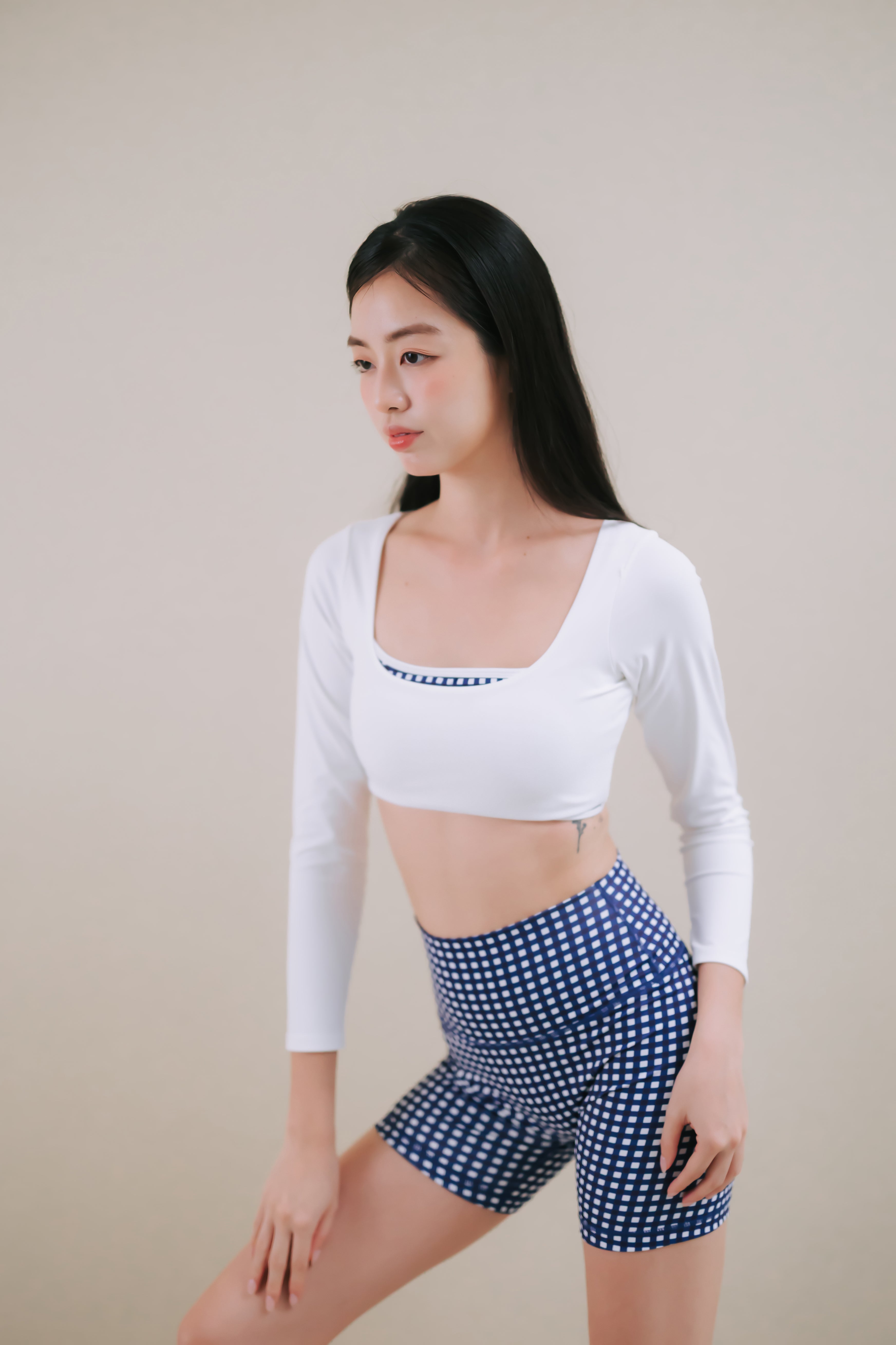 Hera Aura Fit Long Sleeve White Crop