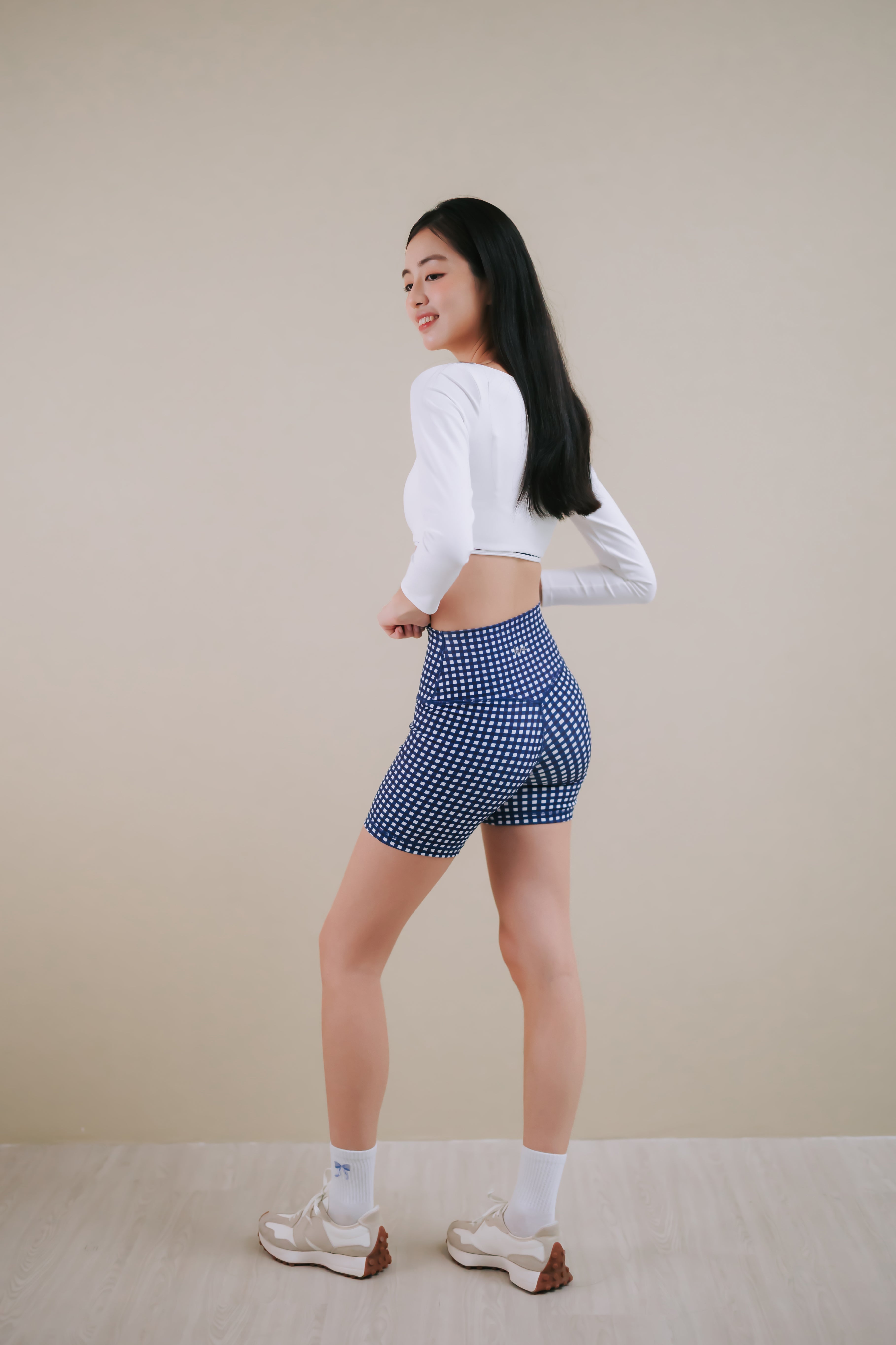 Hera Aura Fit Long Sleeve White Crop