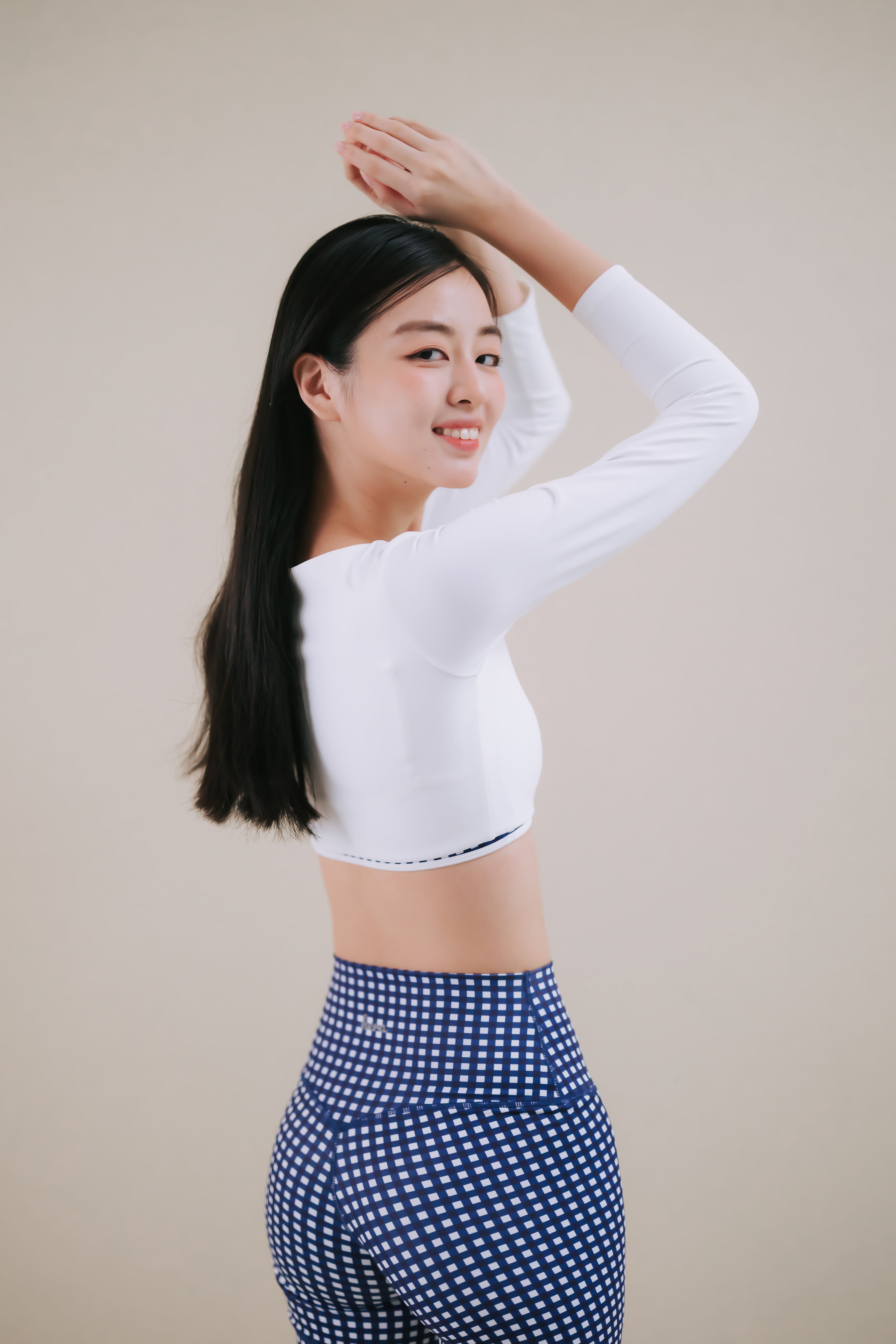 Hera Aura Fit Long Sleeve White Crop