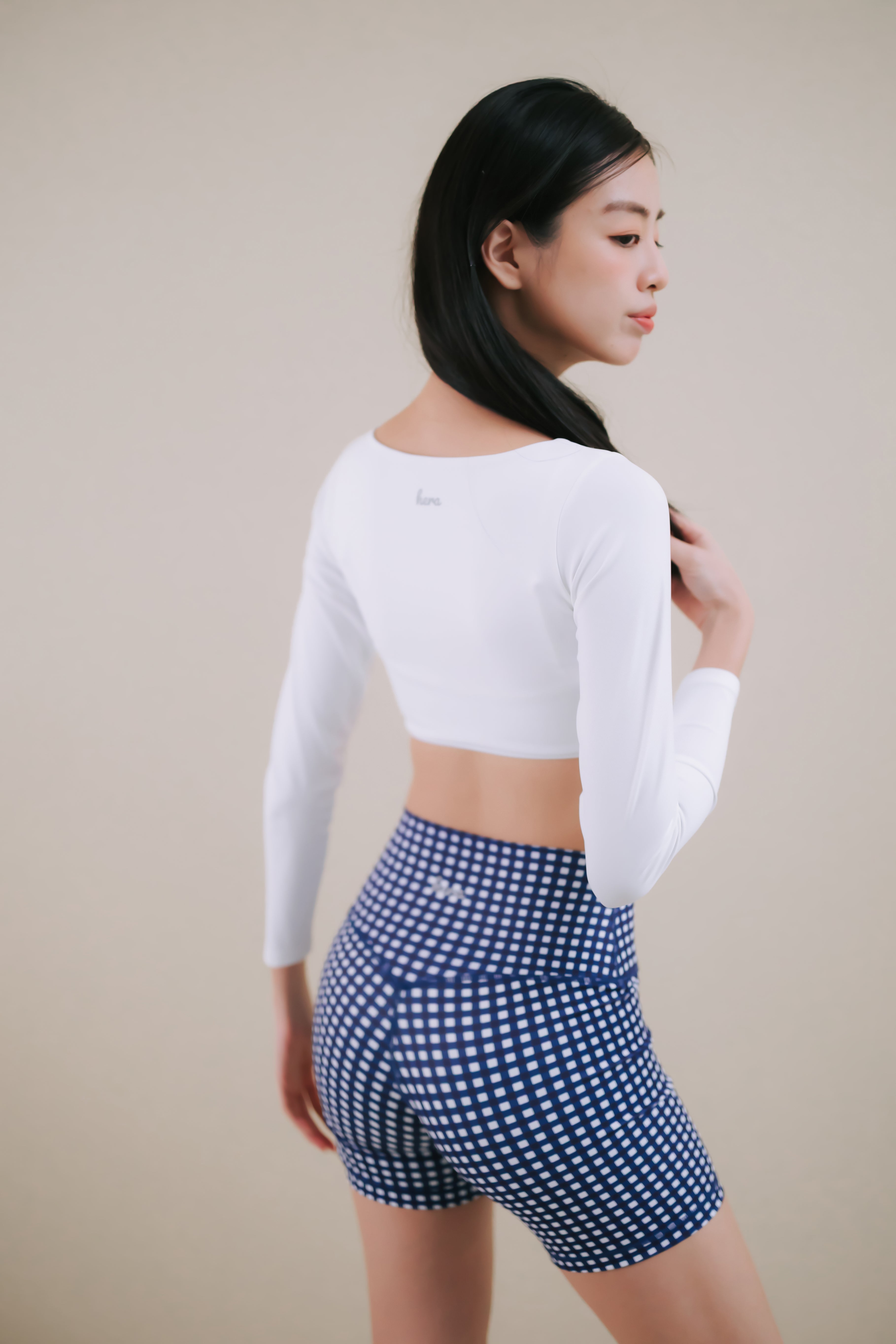 Hera Aura Fit Long Sleeve White Crop